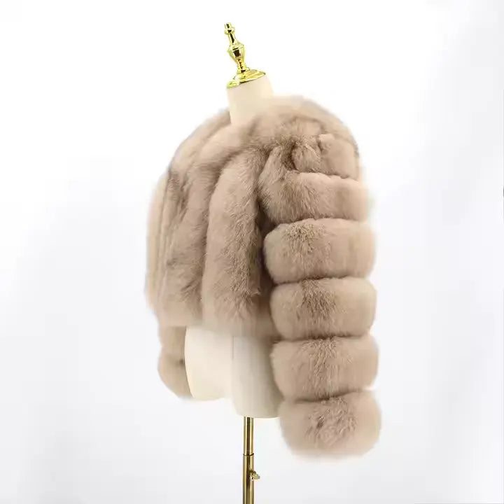 Short Fur Jacket for Women – Luxurious Winter Glamour